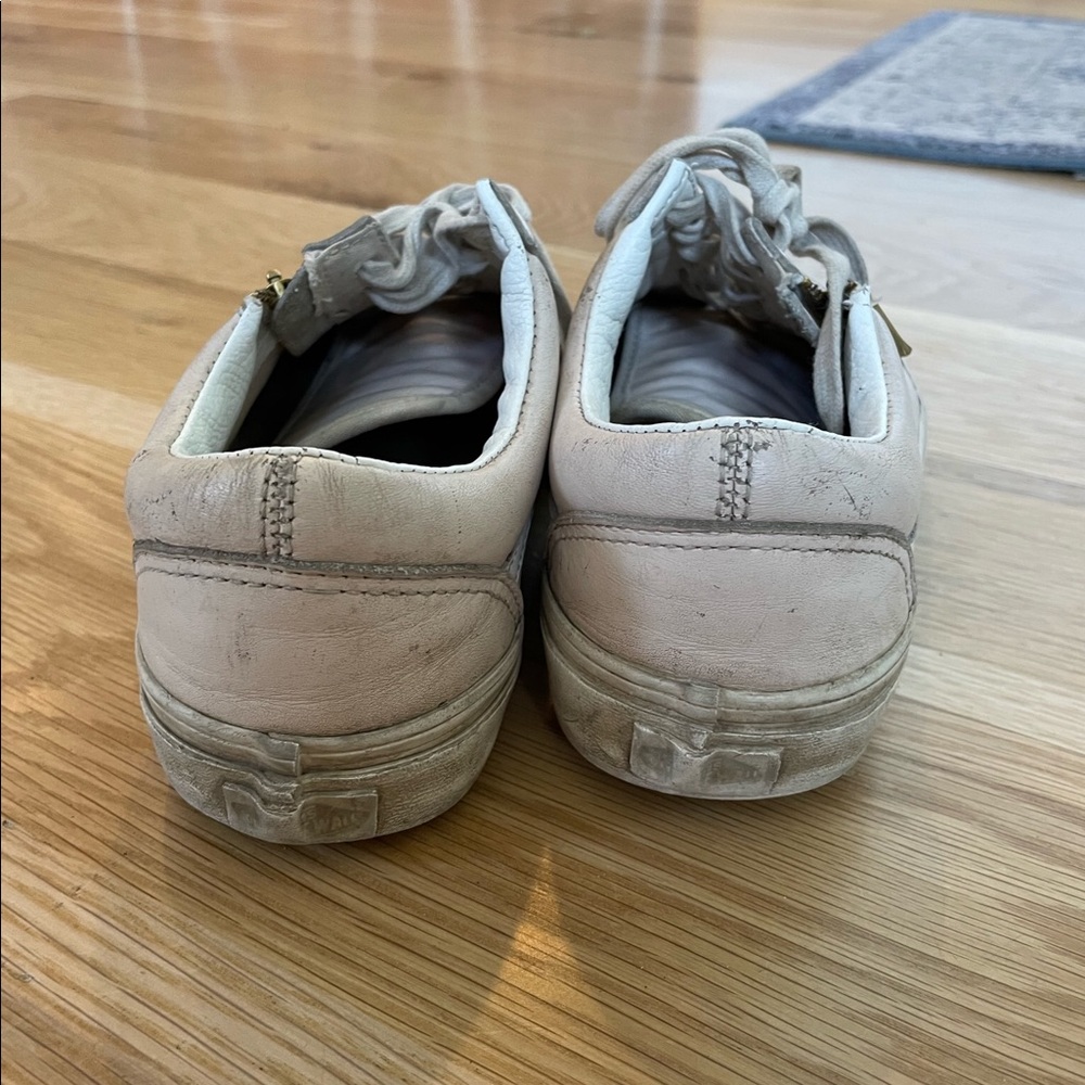 Vans - Picture 2 of 4